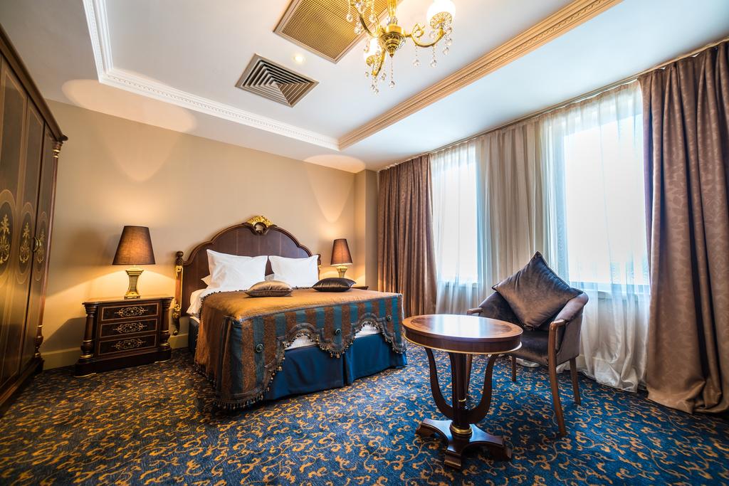 Intourist Palace 5*