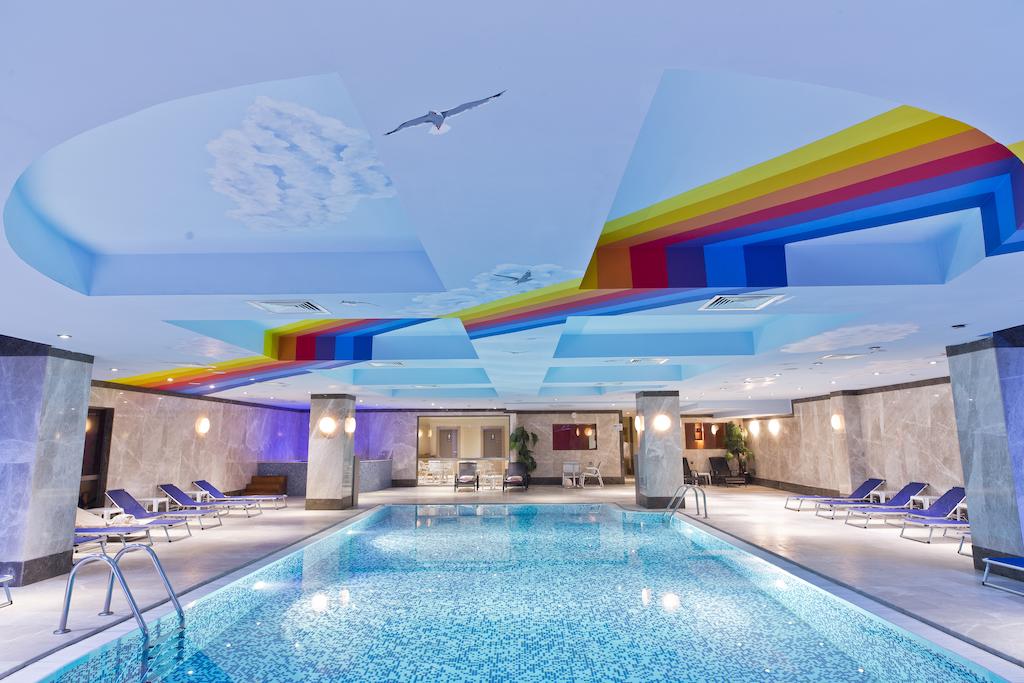 Intourist Palace 5*