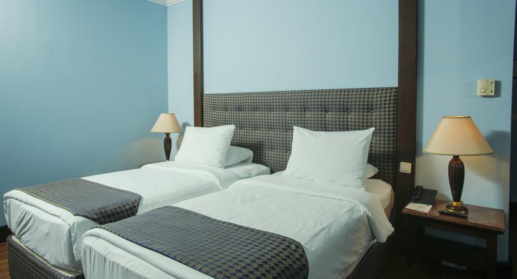 Intourist Palace 5*