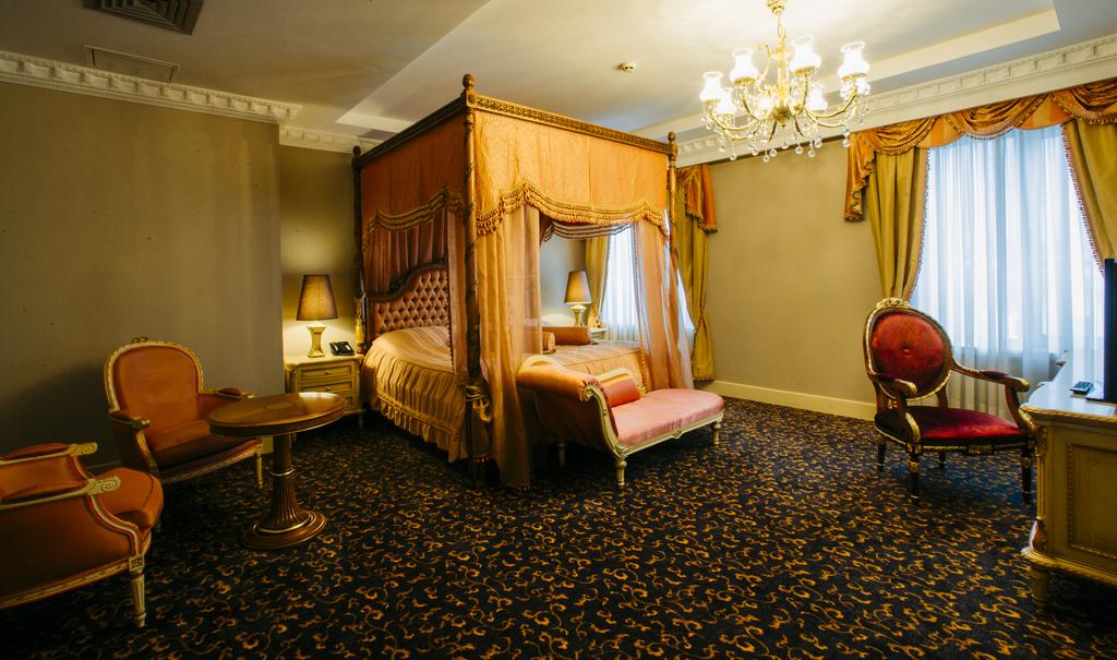 Intourist Palace 5*