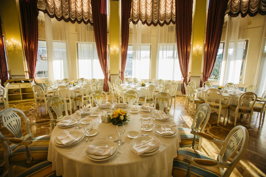 Intourist Palace 5*