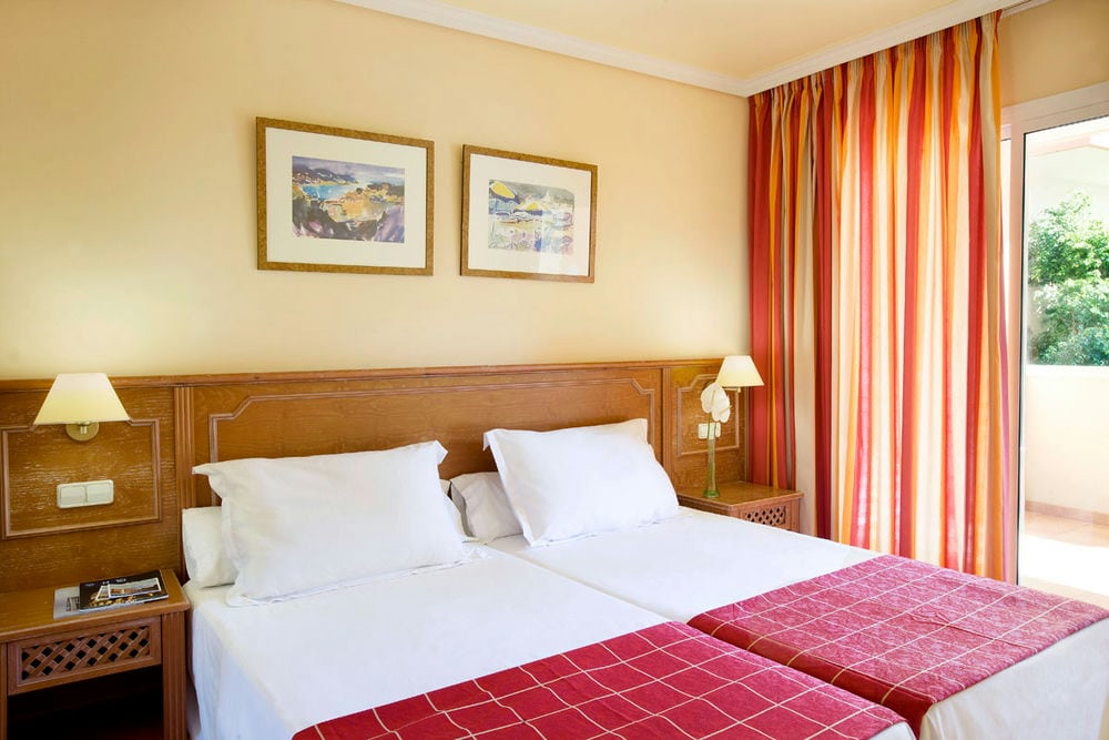 H10 Mediterranean Village 4*
