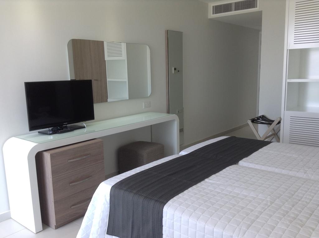 Tasia Maris Oasis 4*