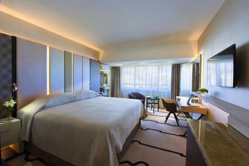 Four Seasons Hotel 5*