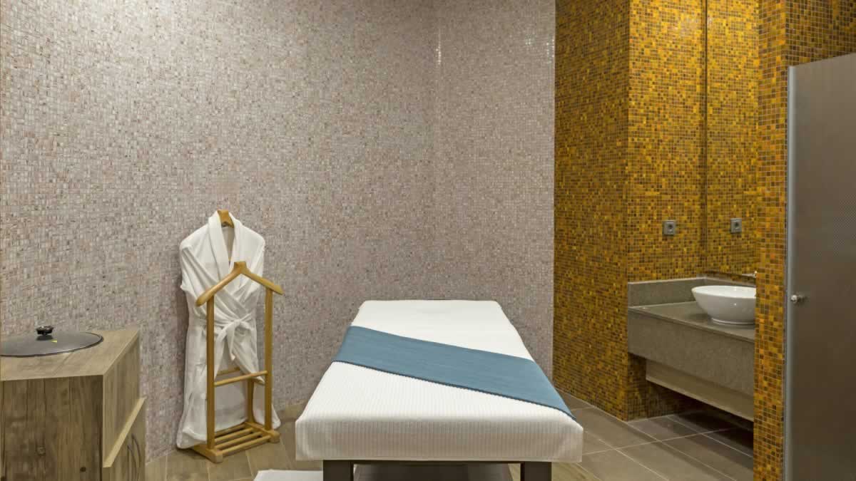 ROYAL SEGINUS HOTEL 5*