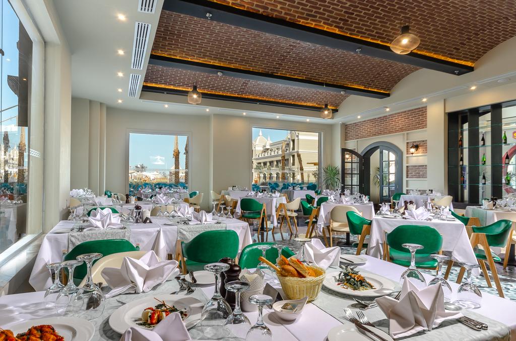Titanic Royal Resort 5*