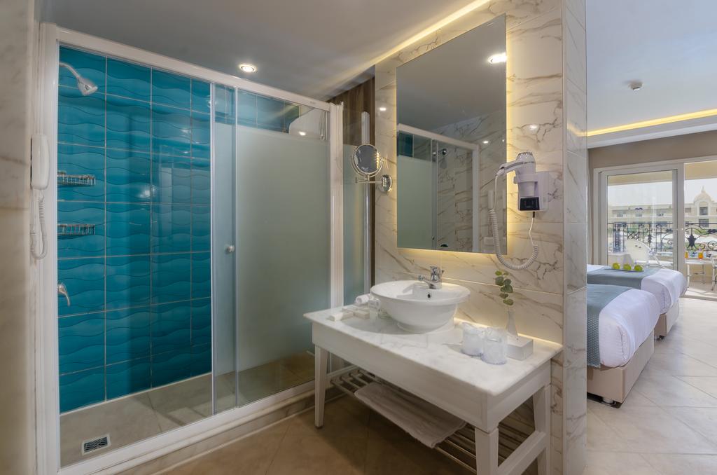 Titanic Royal Resort 5*