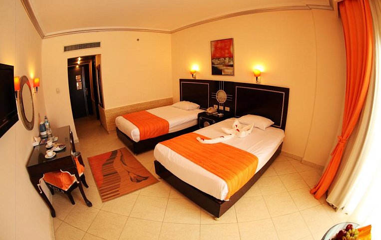 Sphinx Aquapark Beach Resort 4*
