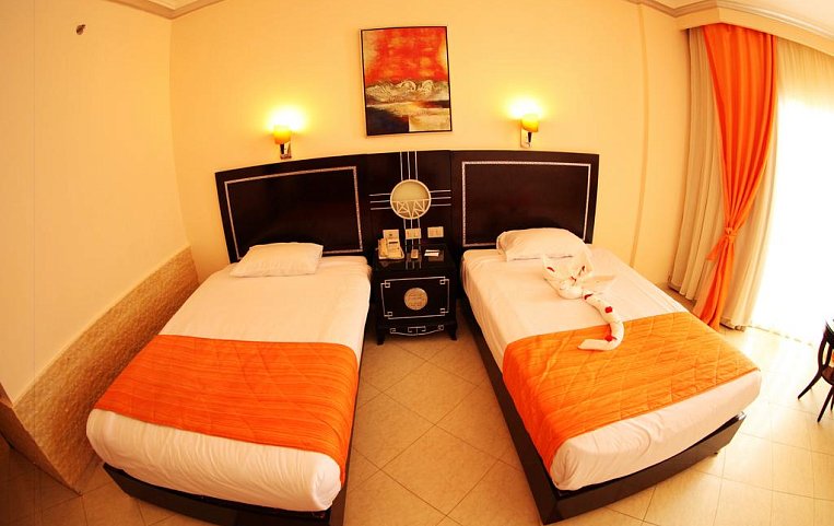 Sphinx Aquapark Beach Resort 4*