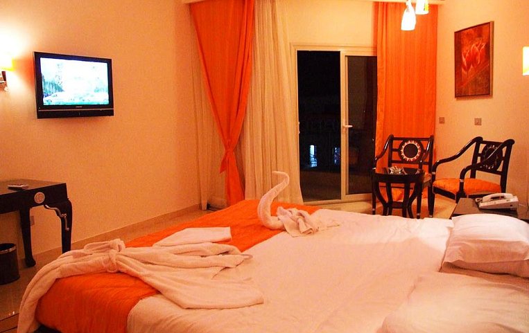 Sphinx Aquapark Beach Resort 4*