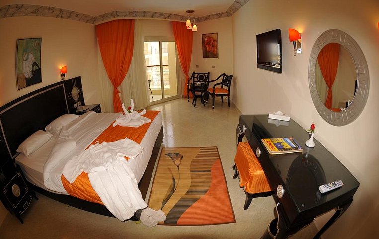 Sphinx Aquapark Beach Resort 4*