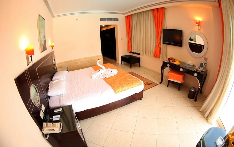 Sphinx Aquapark Beach Resort 4*