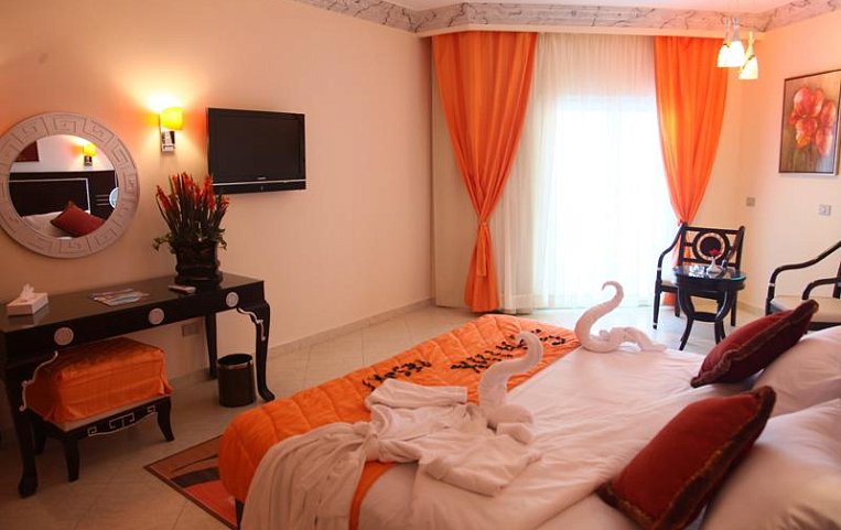 Sphinx Aquapark Beach Resort 4*