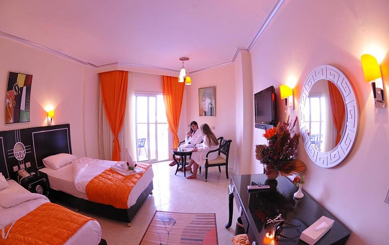 Sphinx Aquapark Beach Resort 4*
