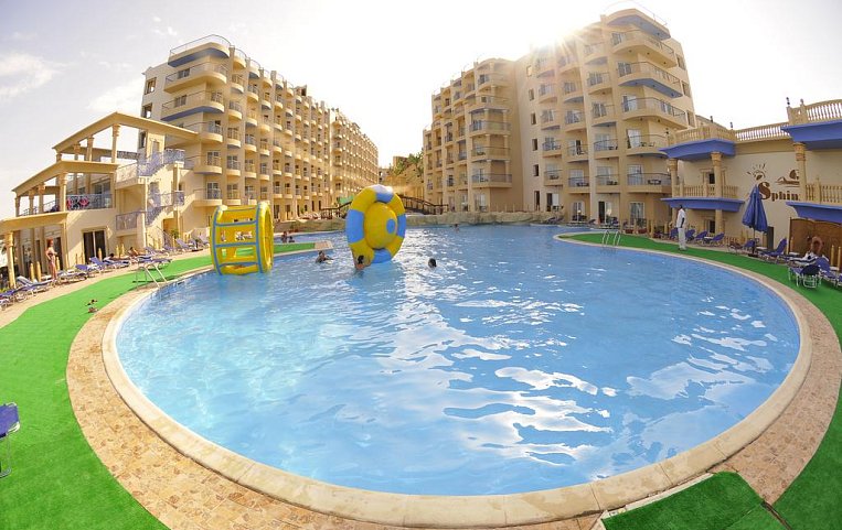 Sphinx Aquapark Beach Resort 4*