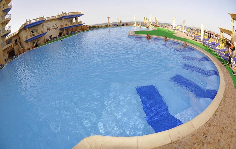 Sphinx Aquapark Beach Resort 4*