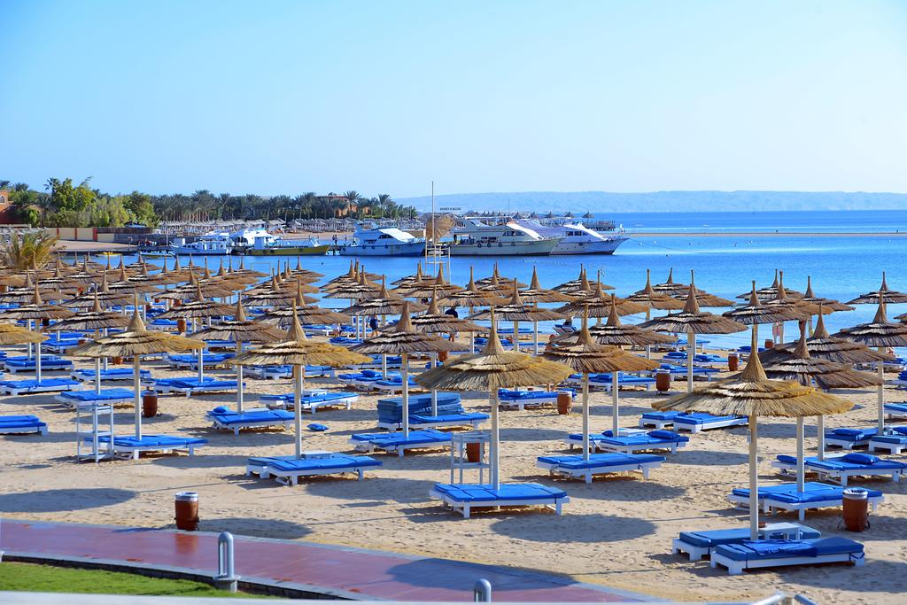 Pickalbatros White Beach Resort 5*