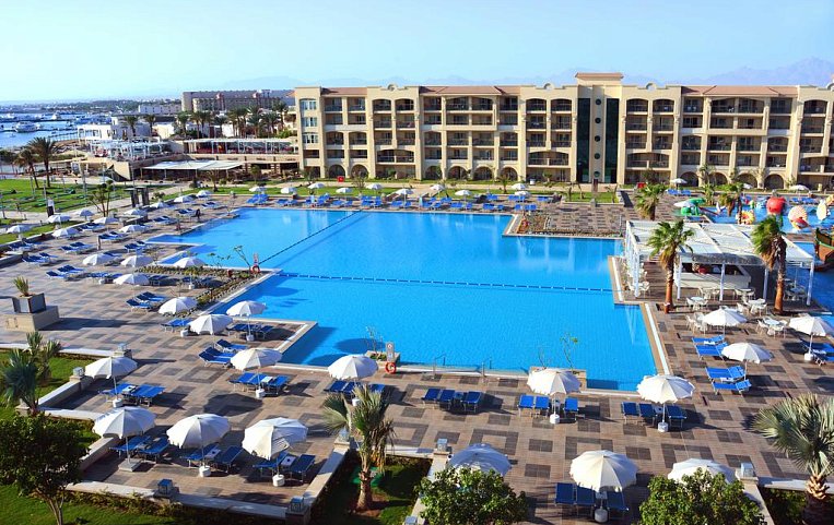 Pickalbatros White Beach Resort 5*