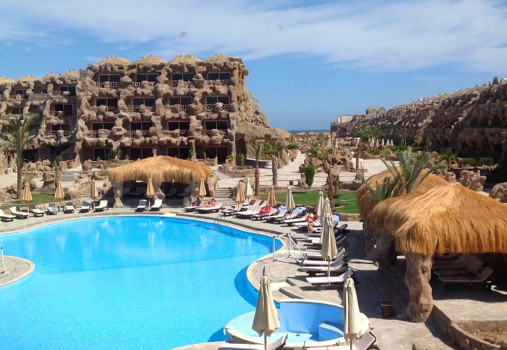 Caves Beach Resort Hurghada 5*
