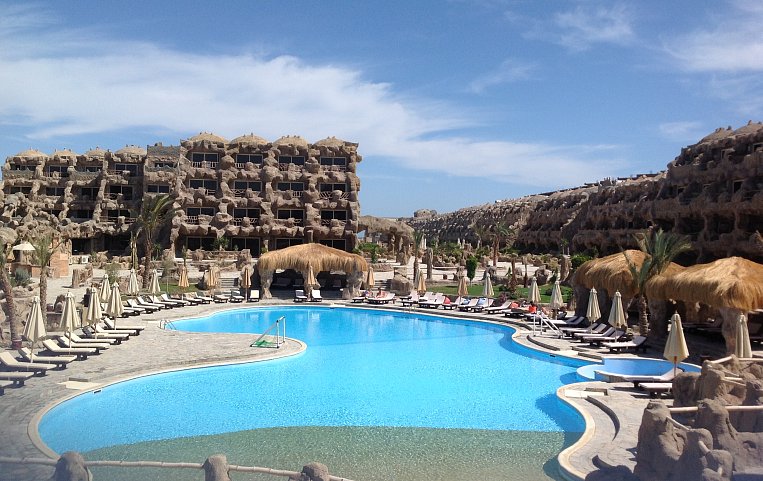 Caves Beach Resort Hurghada 5*