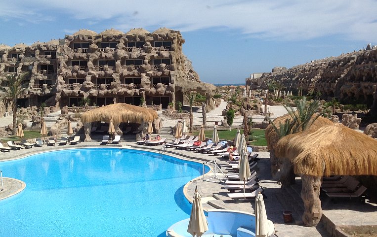 Caves Beach Resort Hurghada 5*