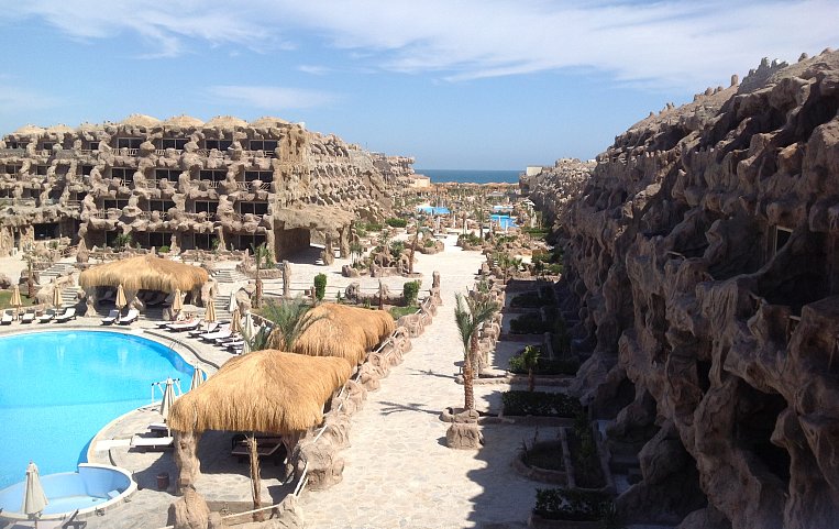 Caves Beach Resort Hurghada 5*