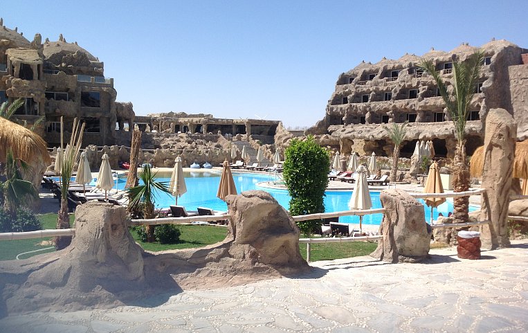 Caves Beach Resort Hurghada 5*