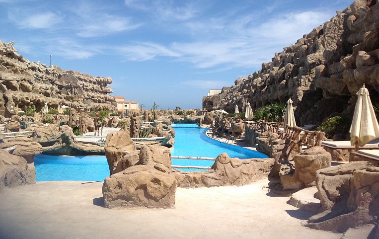 Caves Beach Resort Hurghada 5*