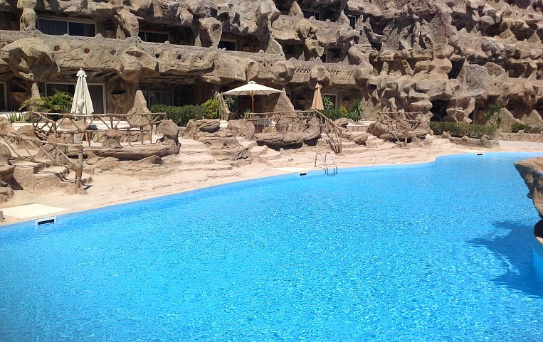 Caves Beach Resort Hurghada 5*