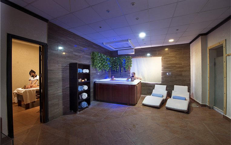 Amwaj Oyoun Resort And Casino 4*
