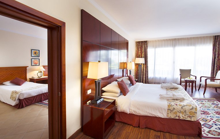 Amwaj Oyoun Resort And Casino 4*