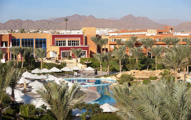 Amwaj Oyoun Resort And Casino 4*