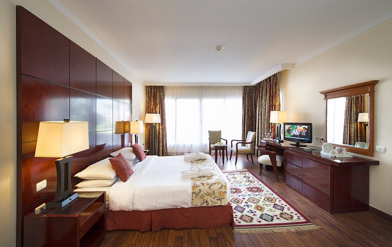 Amwaj Oyoun Resort And Casino 4*