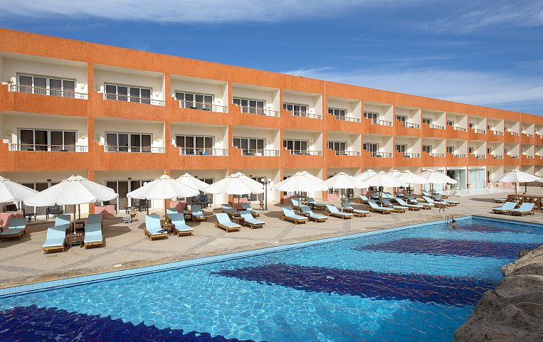 Amwaj Oyoun Resort And Casino 4*