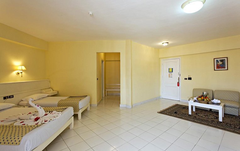 Empire Hotel Aquapark 3*