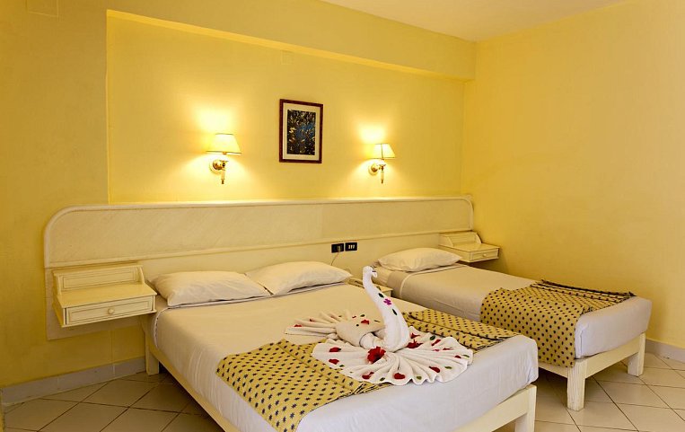 Empire Hotel Aquapark 3*