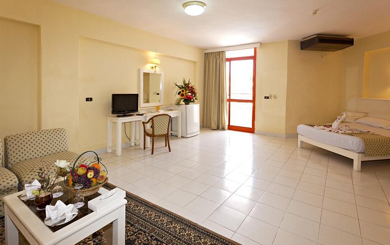 Empire Hotel Aquapark 3*