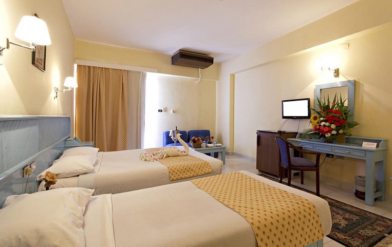 Empire Hotel Aquapark 3*