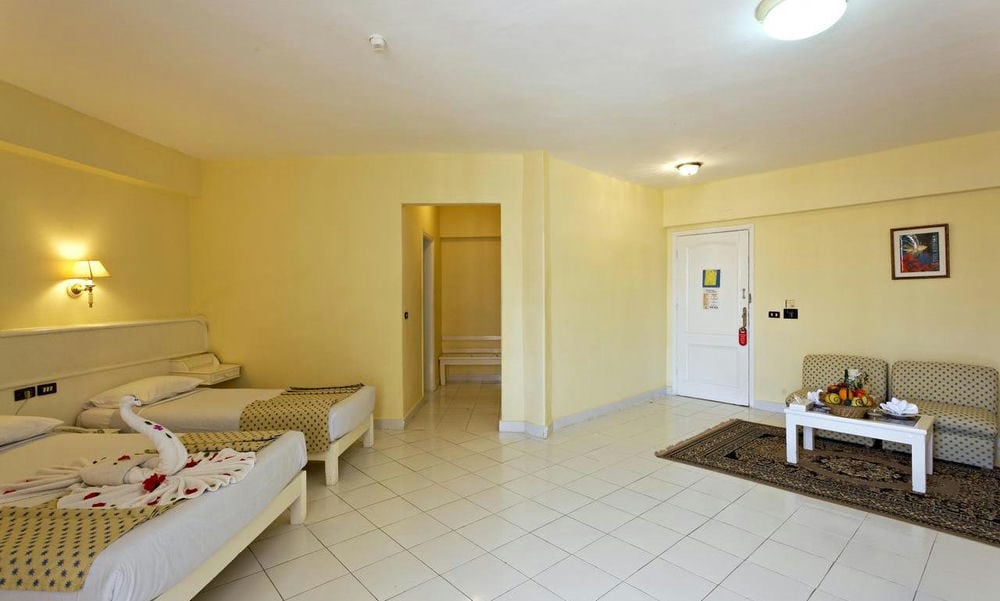 Empire Hotel Aquapark 3*