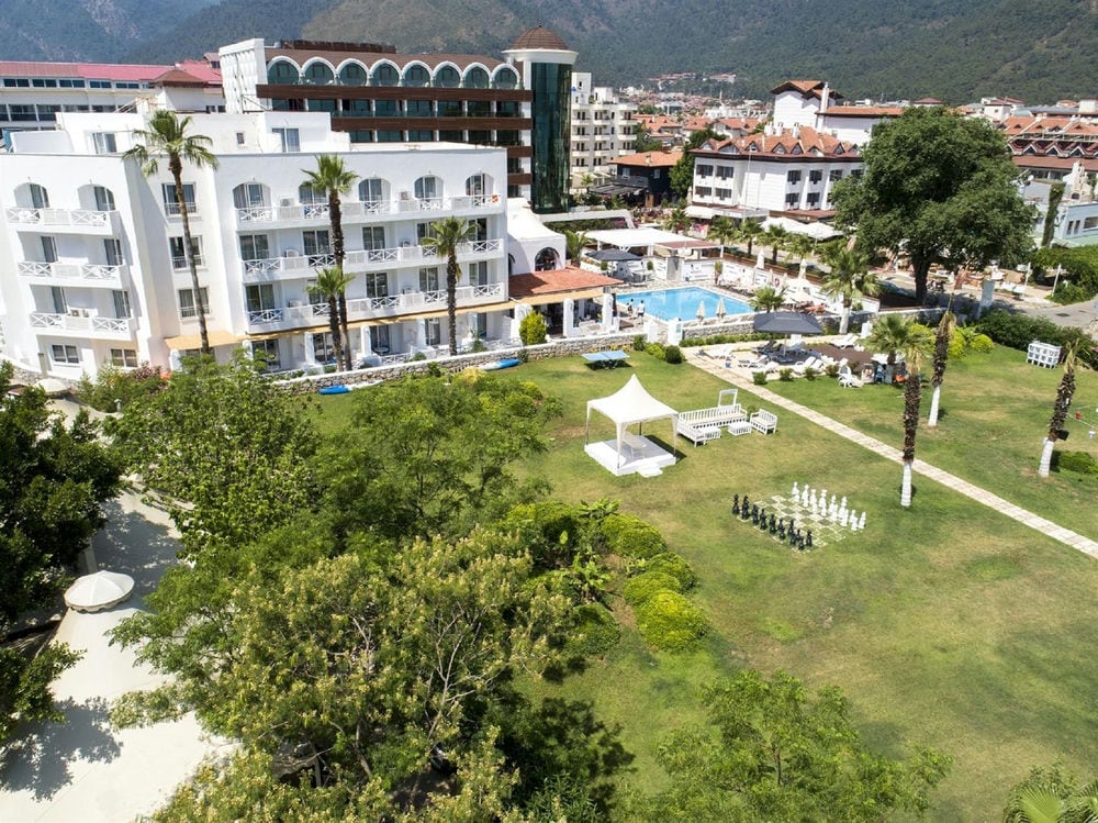Casa Blanca Beach Hotel 4*