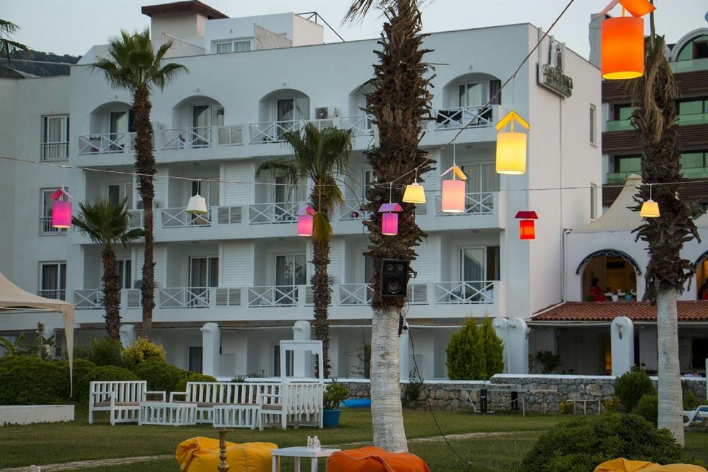 Casa Blanca Beach Hotel 4*