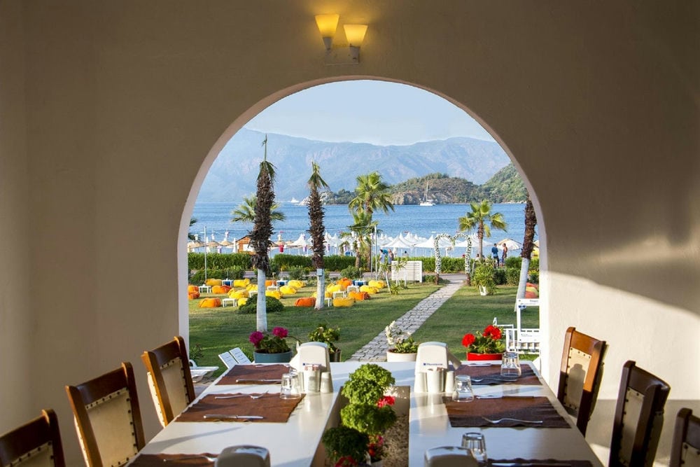 Casa Blanca Beach Hotel 4*
