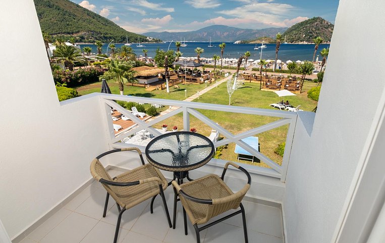 Casa Blanca Beach Hotel 4*