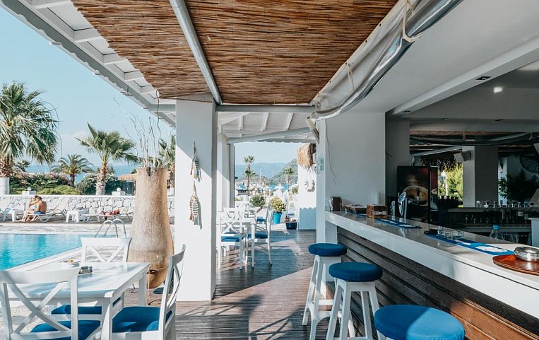 Casa Blanca Beach Hotel 4*