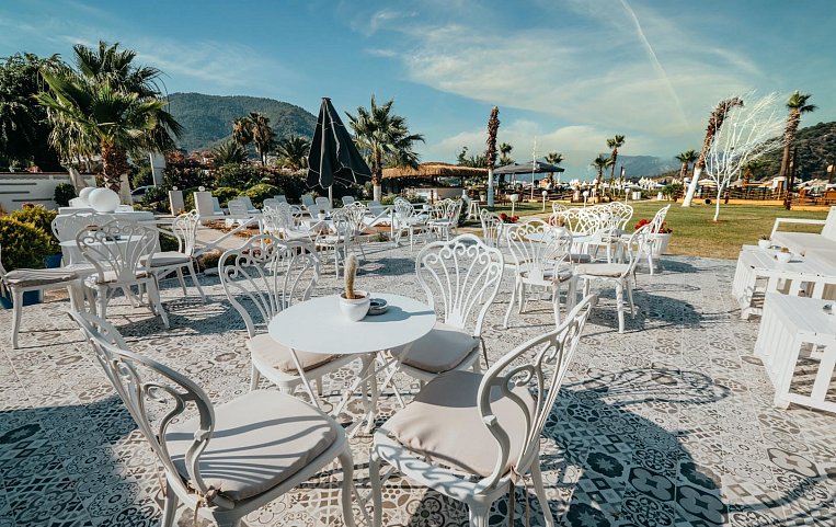 Casa Blanca Beach Hotel 4*