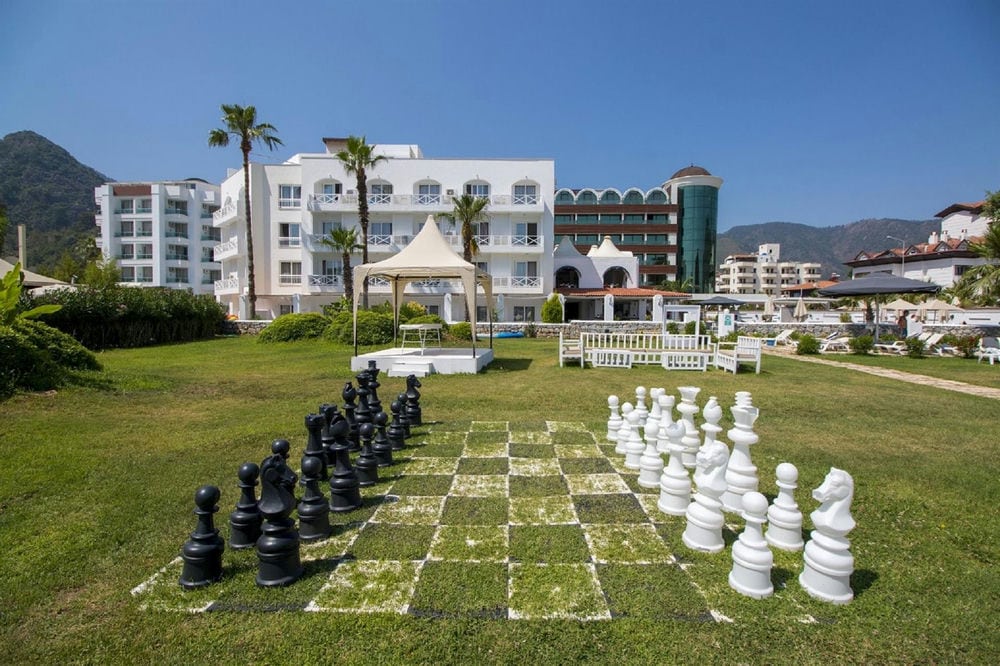 Casa Blanca Beach Hotel 4*