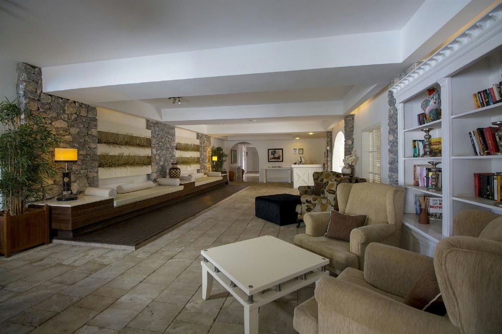 Casa Blanca Beach Hotel 4*