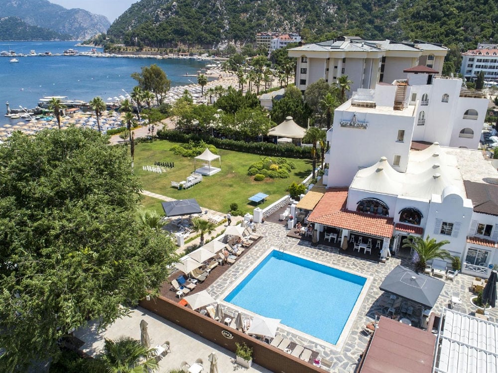 Casa Blanca Beach Hotel 4*