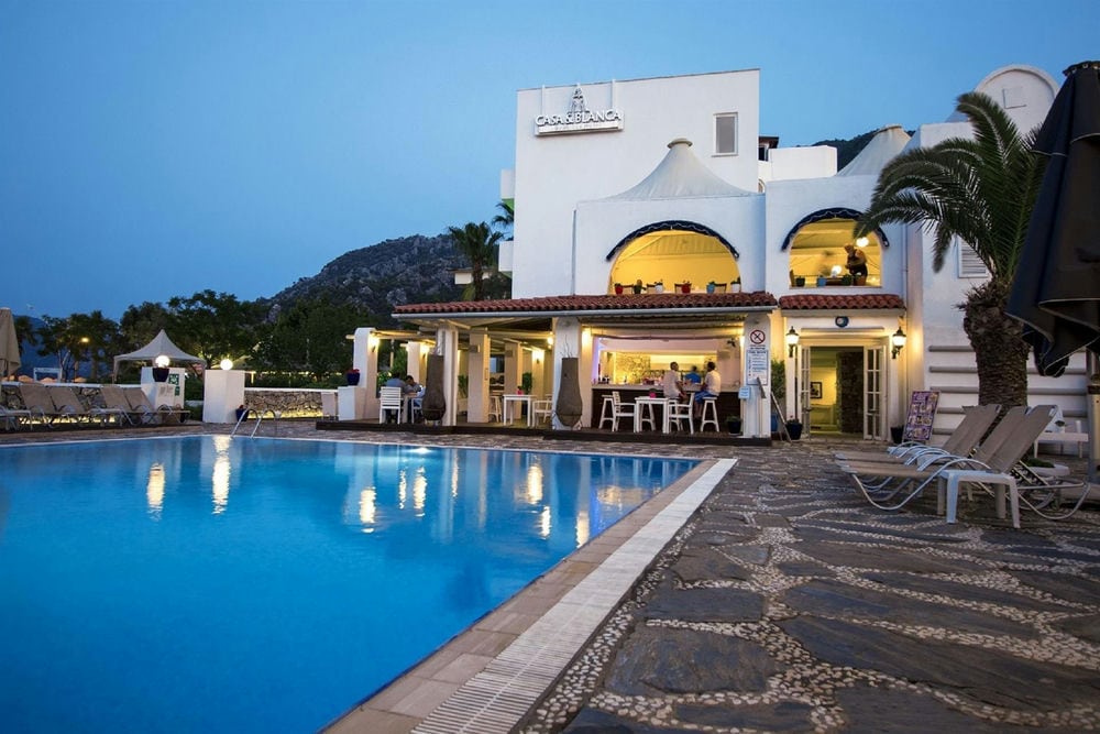 Casa Blanca Beach Hotel 4*