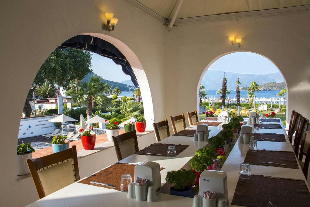 Casa Blanca Beach Hotel 4*